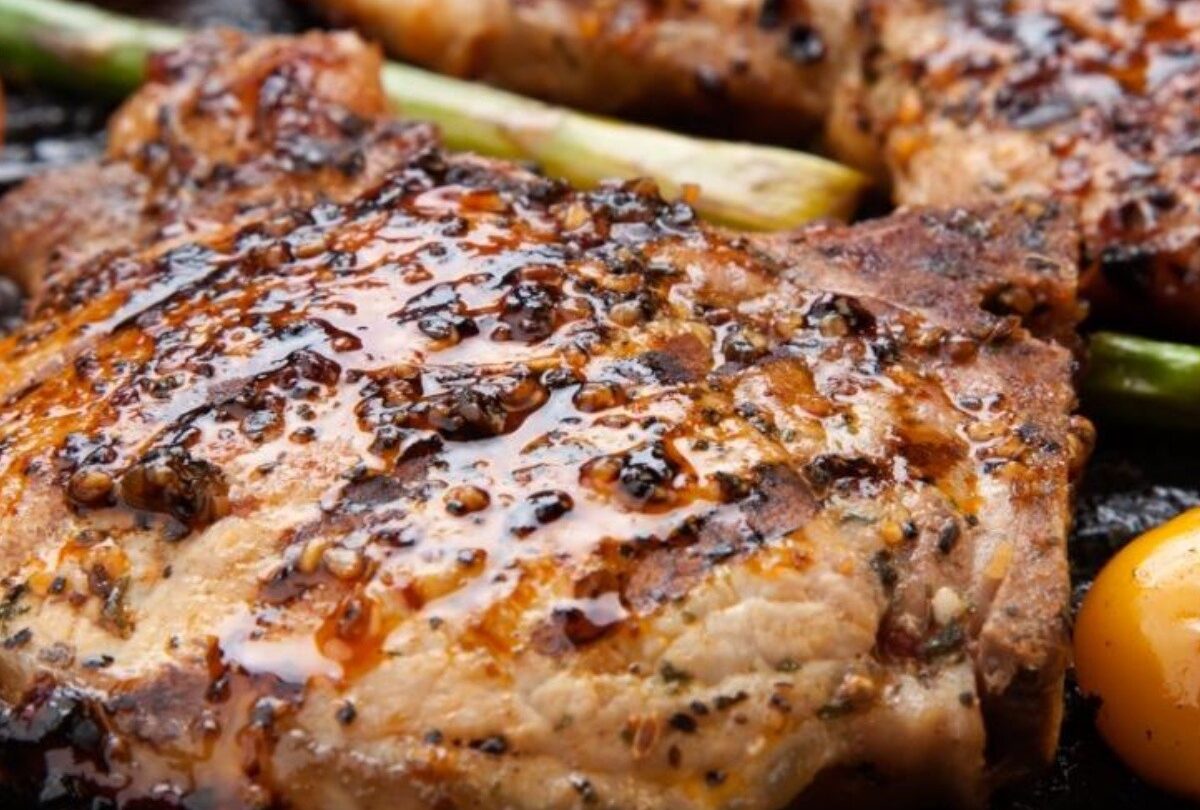 Receta de chuletas de cerdo a la parrilla para que queden jugosas |