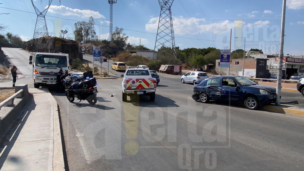 Camión materialista se queda sin frenos y provoca carambola en Avenida Pirineos