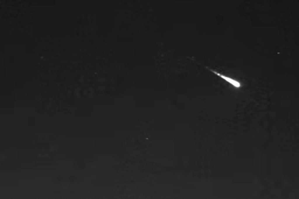 Meteorito ilumina el cielo de Reino Unido en la última noche de febrero (+videos)