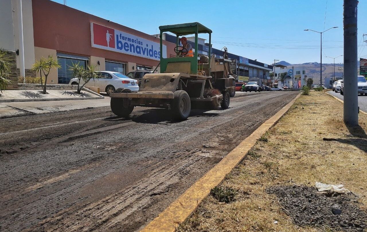 Arrancan obras de reencarpetado en Avenida Camino Real en Corregidora |