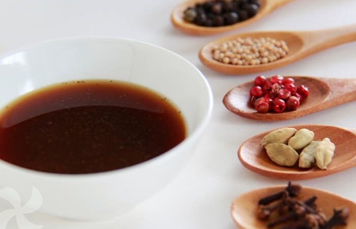 ¿Cuáles son los ingredientes de la salsa inglesa y cuál es el origen?