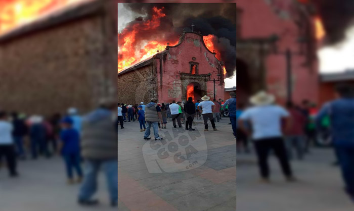 #Michoacán Fuego Consume Histórico Templo De Santiago Apóstol Nurio