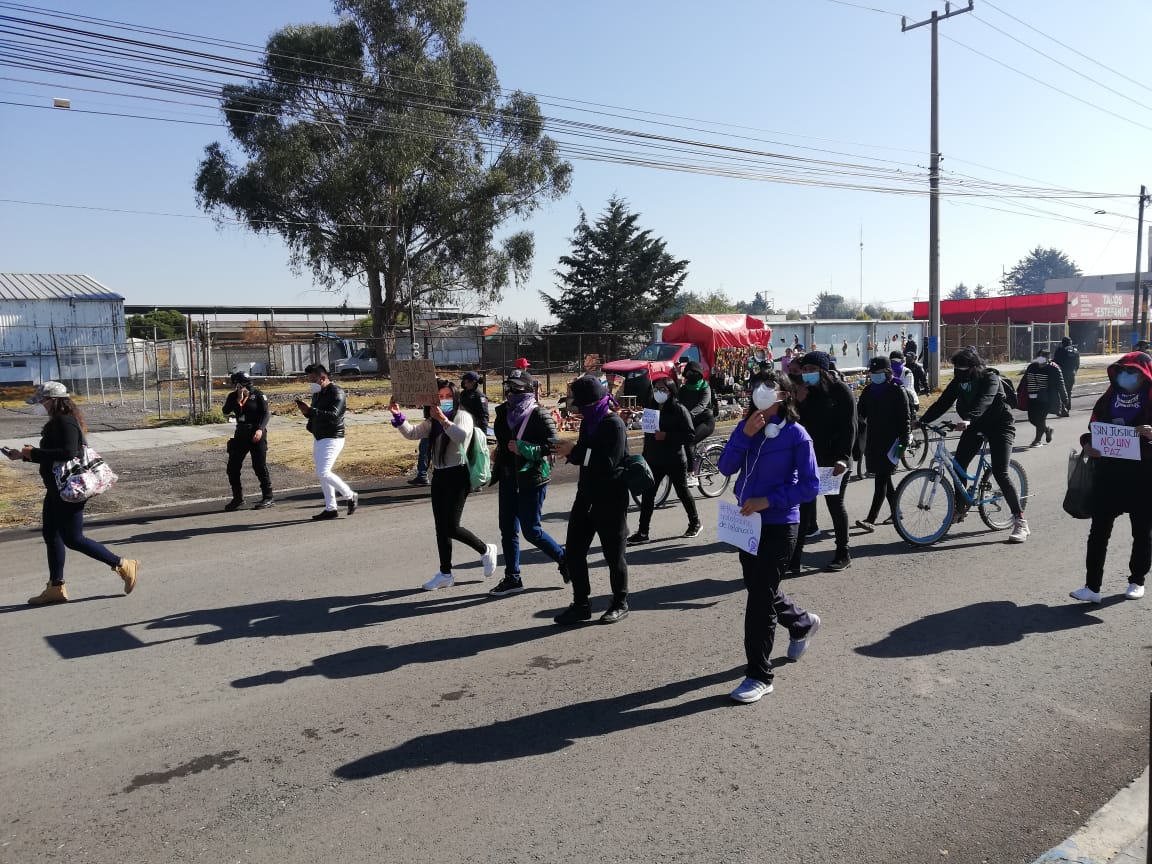 Marchan mujeres para que las dejen vender en Ixtlahuaca