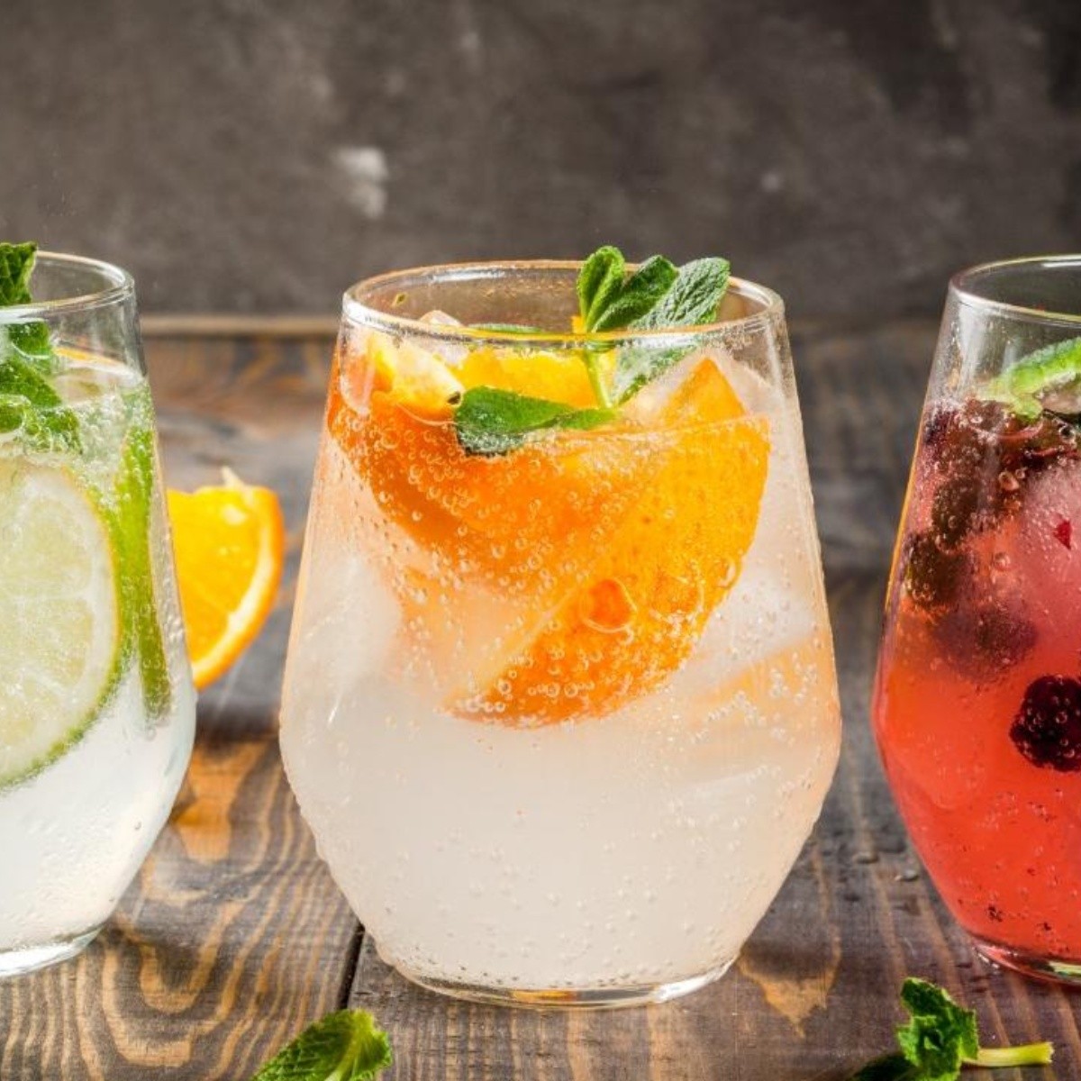 3 recetas de gin tonic: con frutos, moras negras y menta limón