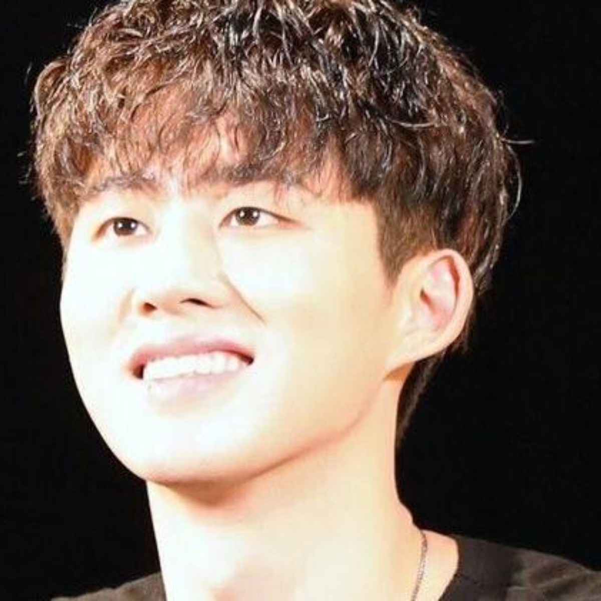 B.I lanza un servicio de cartas especial para sus fans