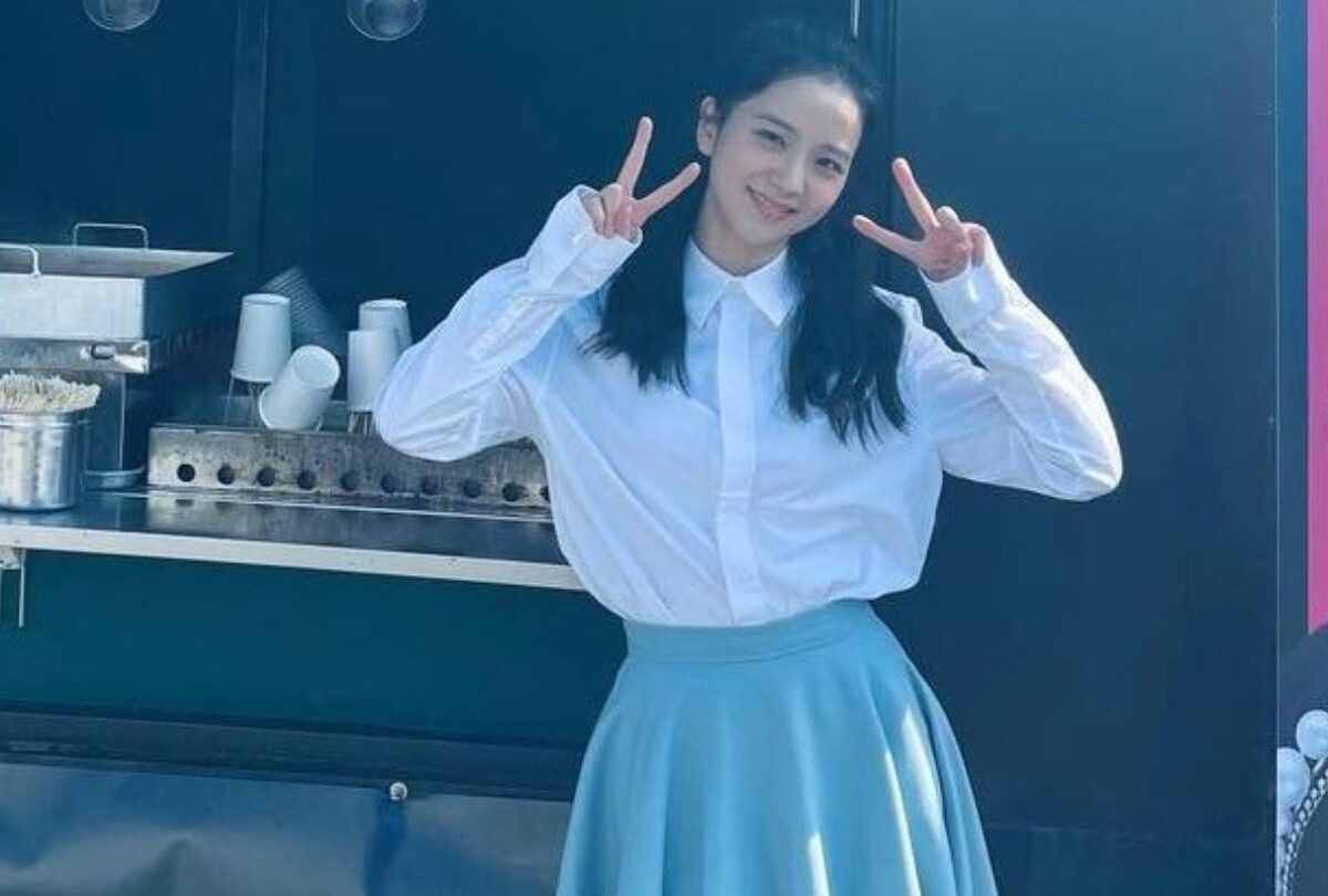Jisoo muestra su lado más alegre en las grabaciones de Snowdrop |