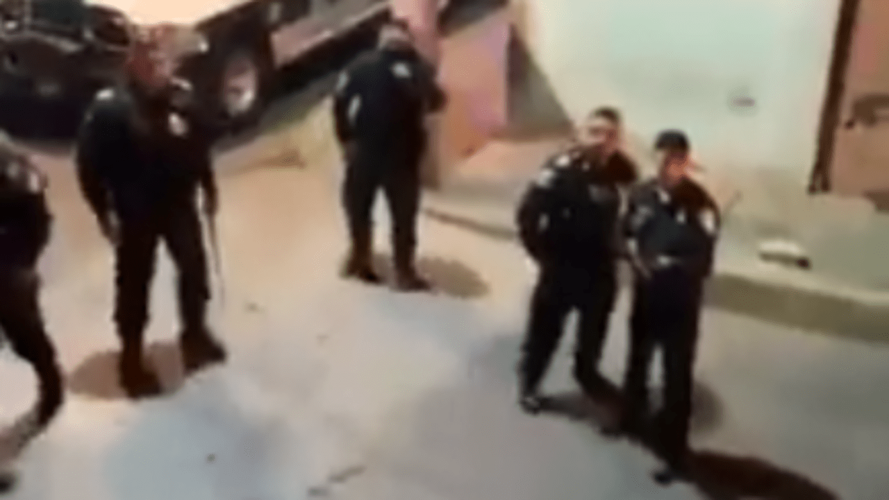 VIDEO | Policías de la CDMX disparando balas de goma contra jóvenes