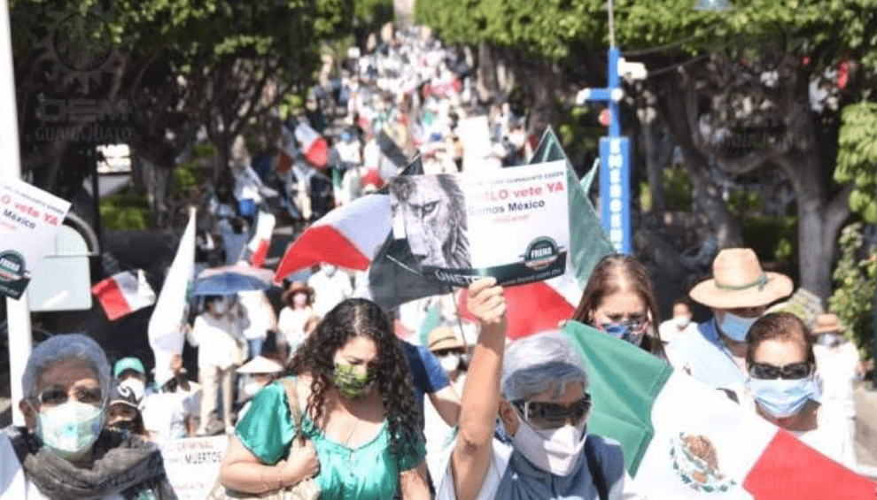 FRENAAA exige juicio ciudadano contra el presidente López Obrador en el Ángel de la Independencia