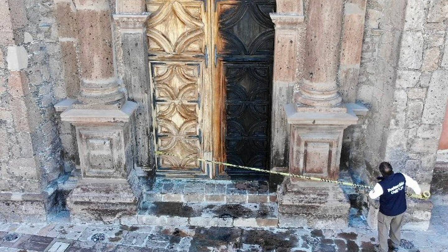 El incendio en el templo de Santo Domingo Un intento de desestabilización en San Juan del Río |