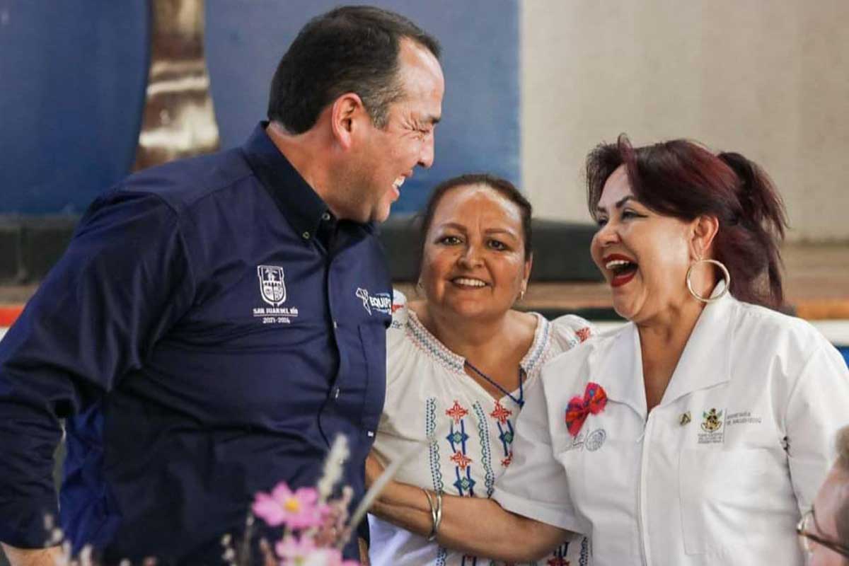 El presidente municipal de San Juan del Río, Roberto Cabrera, destaca el papel de las mujeres en el desarrollo del municipio