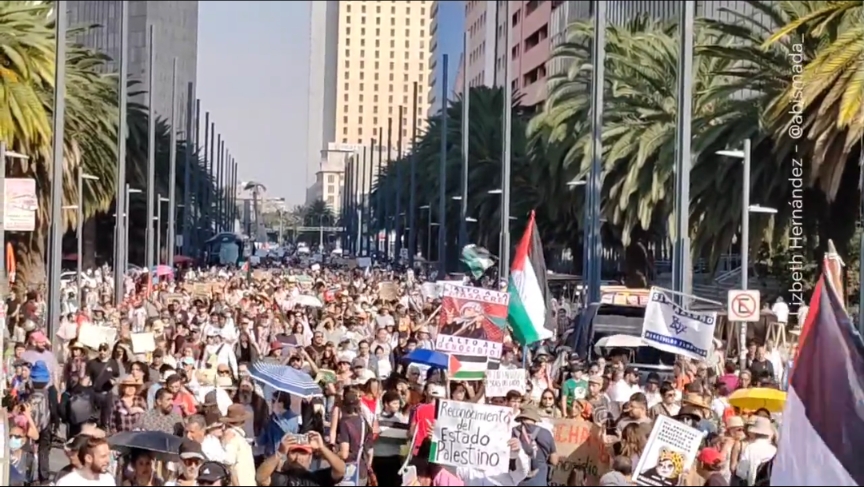 Asisten miles de personas en una marcha en contra de los bombardeos de Israel