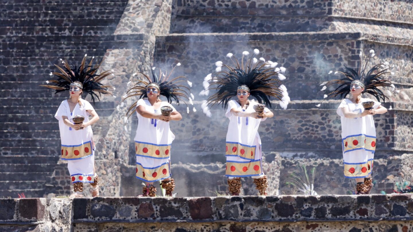 Encienden en Teotihuacán el Fuego Nuevo Panamericano