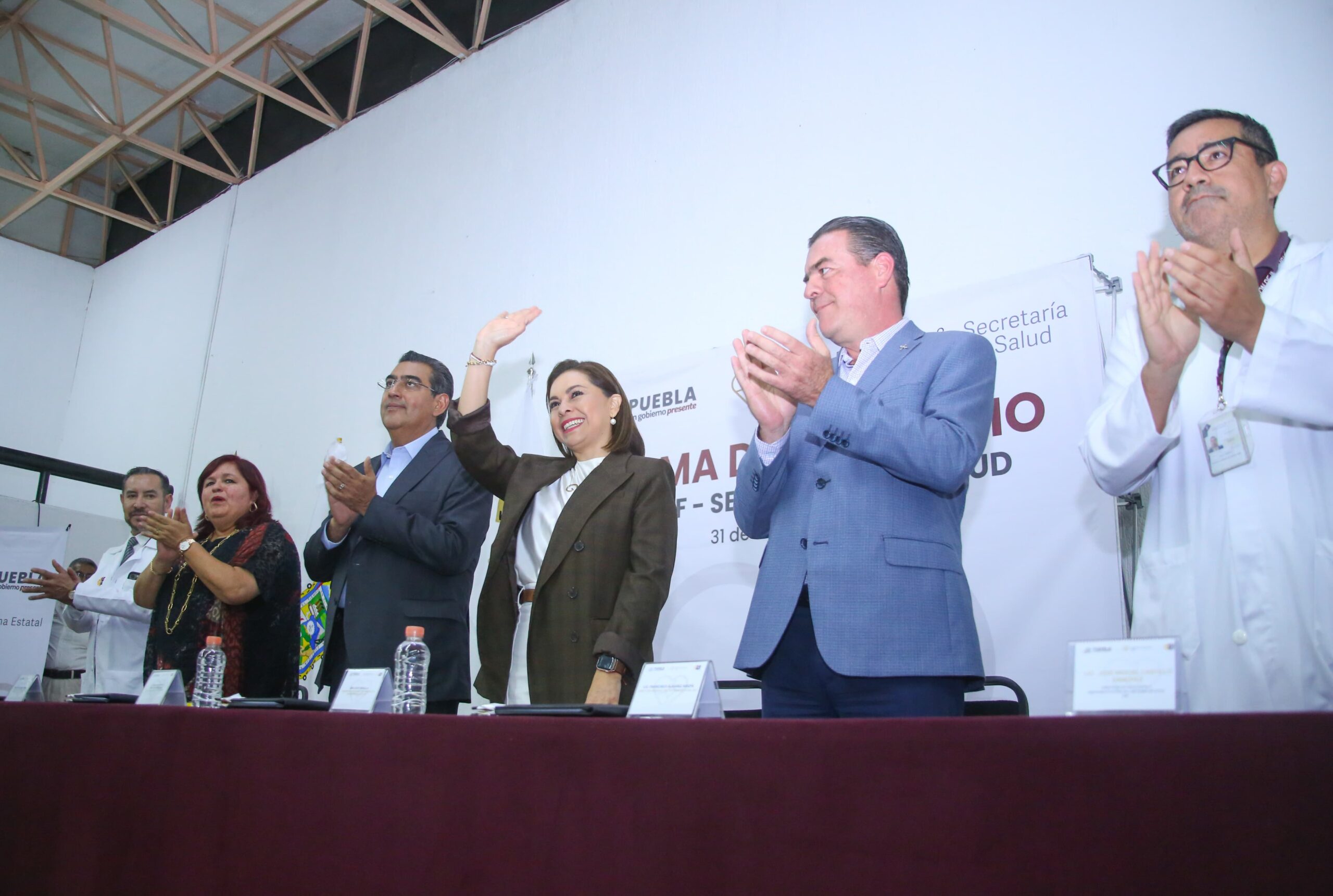 Mantiene Puebla Lucha Real Contra La Desigualdad; Sergio Salomón Y Gaby Bonilla Entregan Aparatos Cocleares