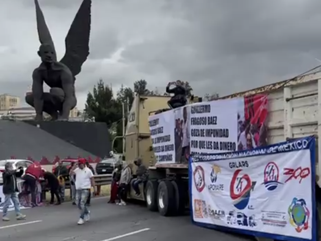 Transportistas realizan bloqueos en EdoMex | Bloqueo de carreteras en el Estado de México