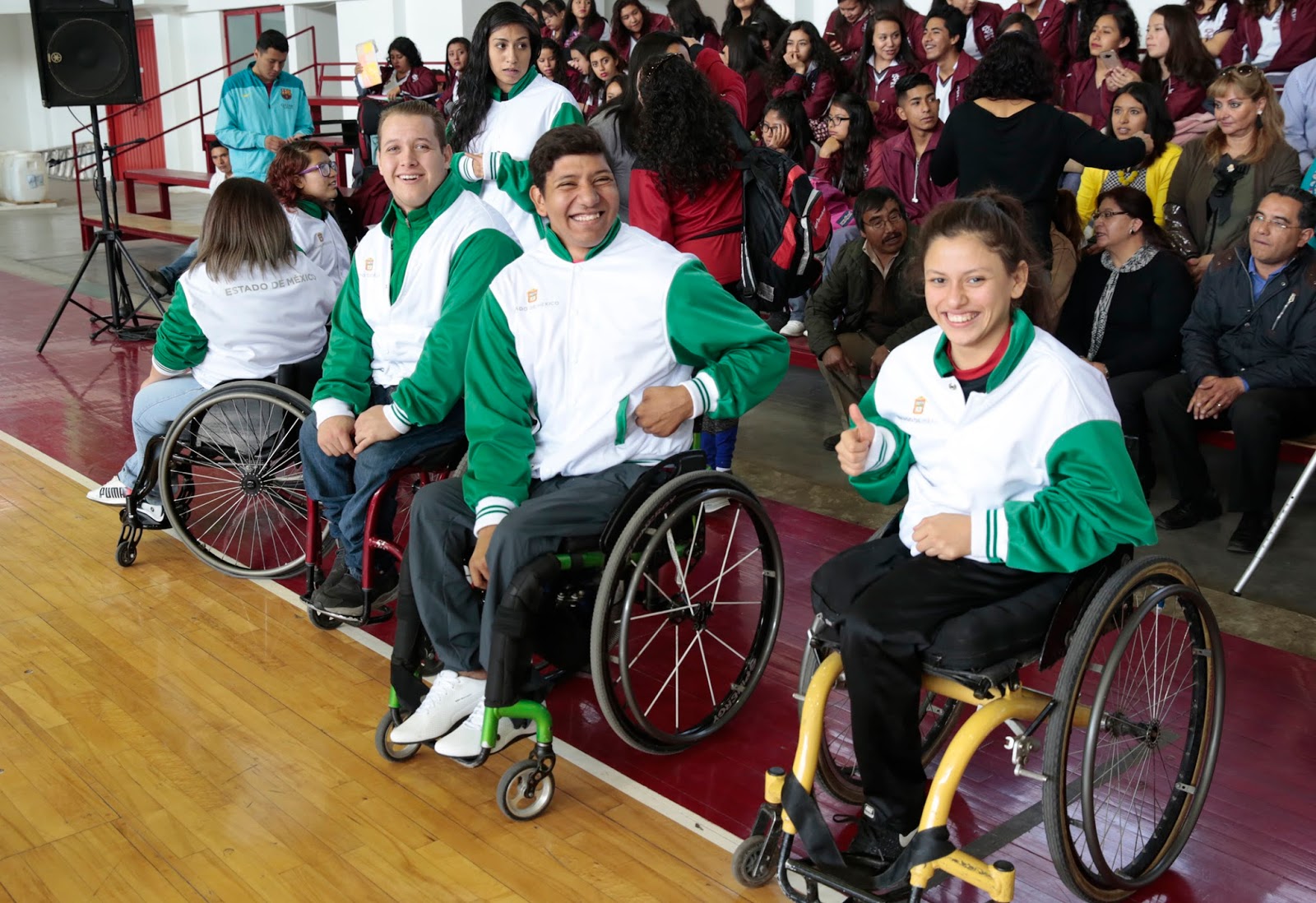 ABANDERAN A DELEGACIÓN MEXIQUENSE DE DEPORTISTAS SOBRE SILLA DE RUEDAS