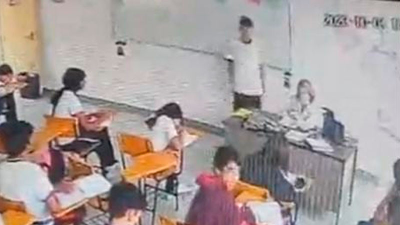 Alumno de secundaria ataca violentamente a su profesora con una navaja en Coahuila