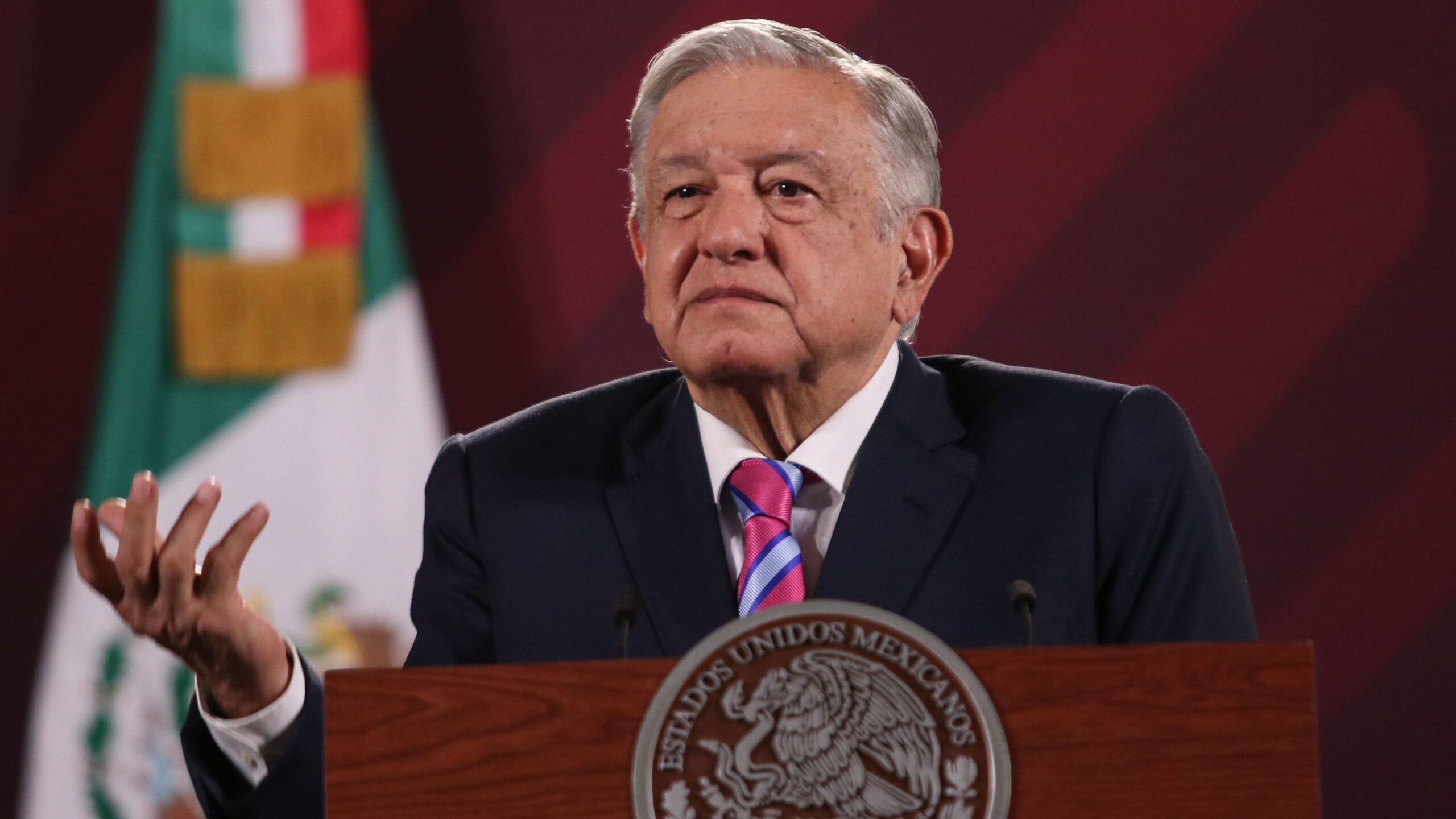 AMLO acusa a ministros de la SCJN de conspirar para mantener privilegios con acuerdos políticos