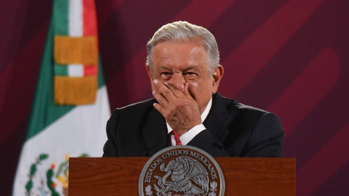 AMLO acusa al INE de convertirse en el tribunal de la Santa Inquisición y violar la libertad de expresión |