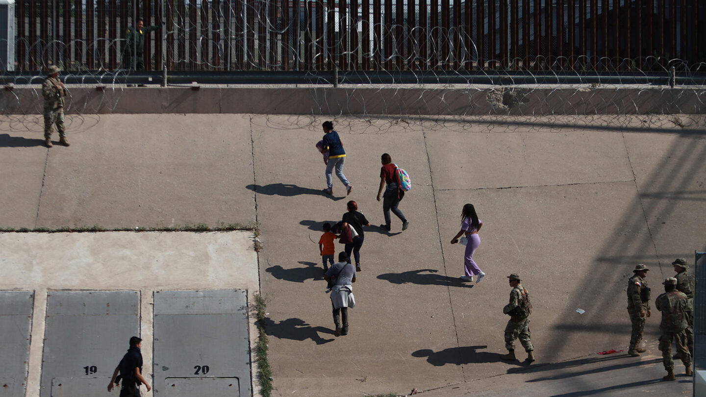 Aumento alarmante de muertes de migrantes en El Paso Texas durante el verano más caluroso récord anual de 148 fallecidos |