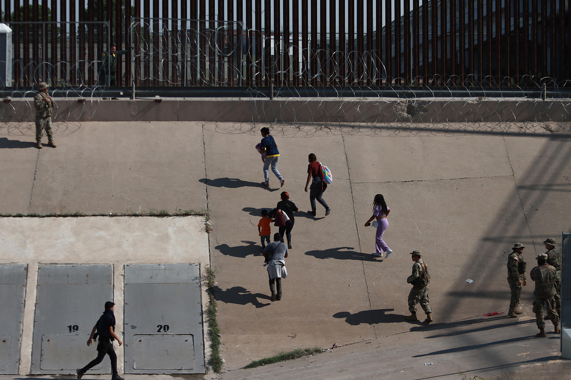 Aumento alarmante de muertes de migrantes en El Paso, Texas durante el verano más caluroso: récord anual de 148 fallecidos