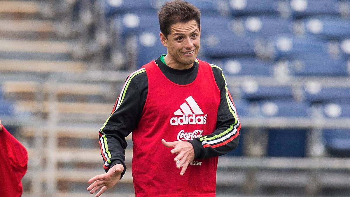 "Chicharito" le responde a fan: "Si no te gusta, llégale"