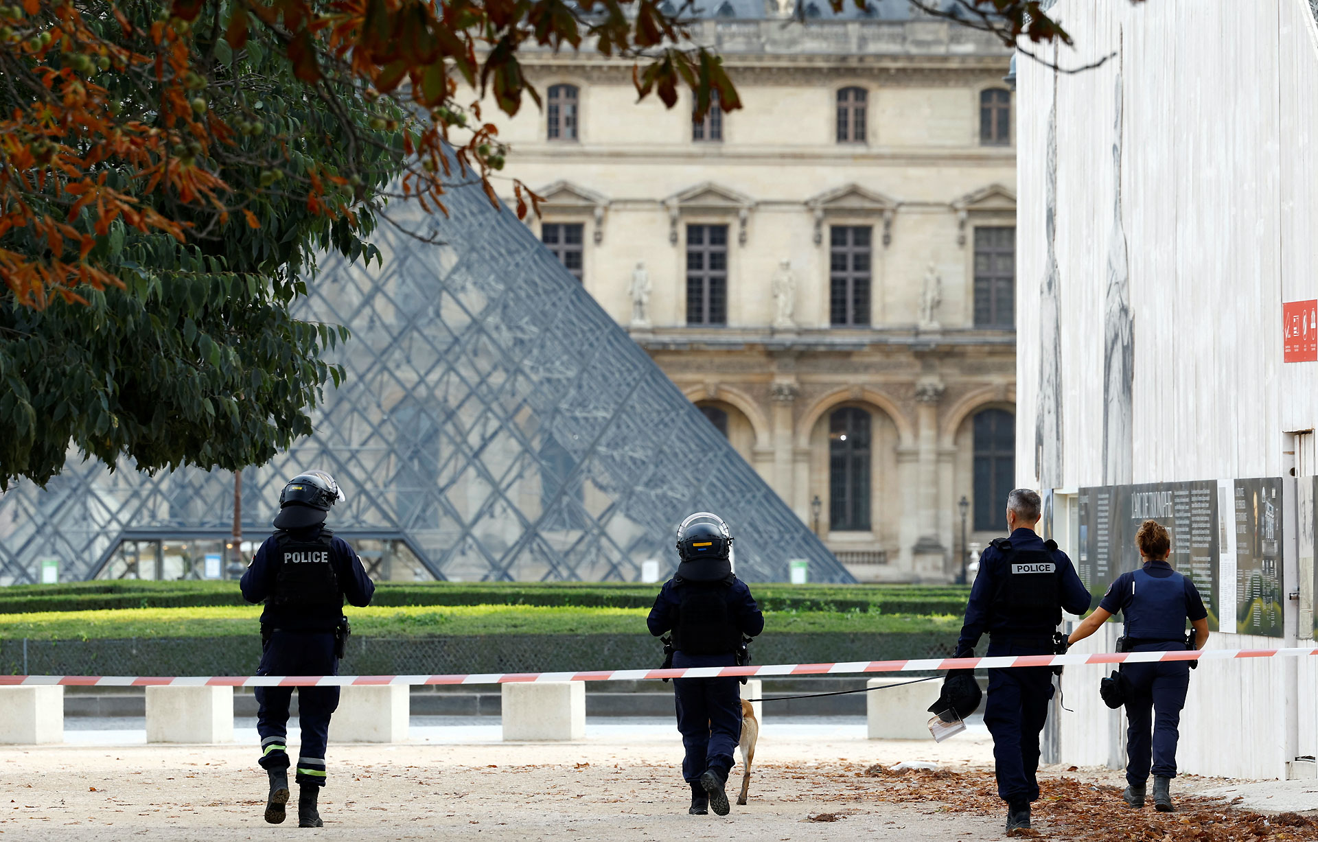 Cierre del Museo de Louvre por amenaza de atentado terrorista: El impacto en la seguridad y el turismo en París