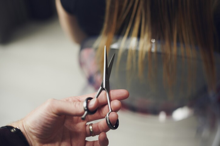 Cliente demanda a peluquería china por cortarle más cabello del solicitado en su boda