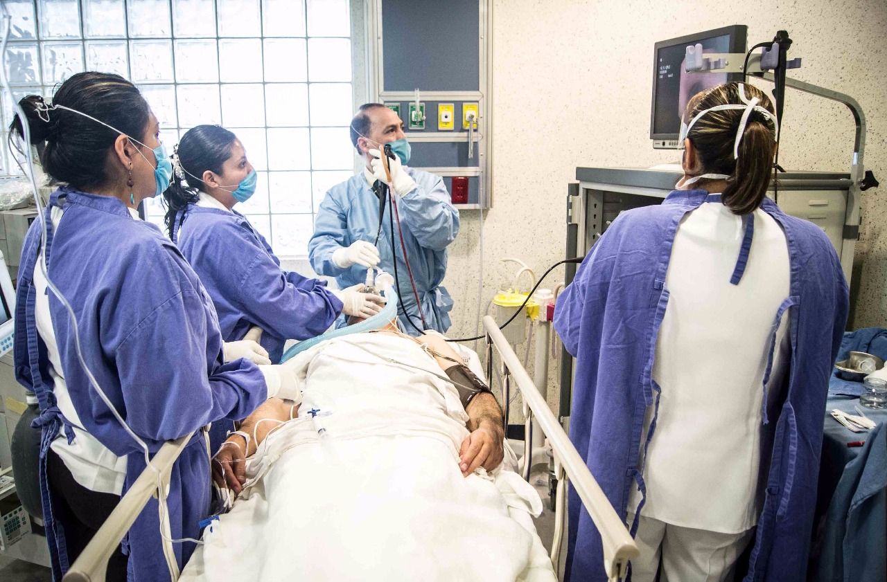 CUENTA CENTRO MÉDICO ISSEMYM DE TOLUCA CON EQUIPO TECNOLÓGICO Y PERSONAL CALIFICADO EN MEDICINA CRÍTICA