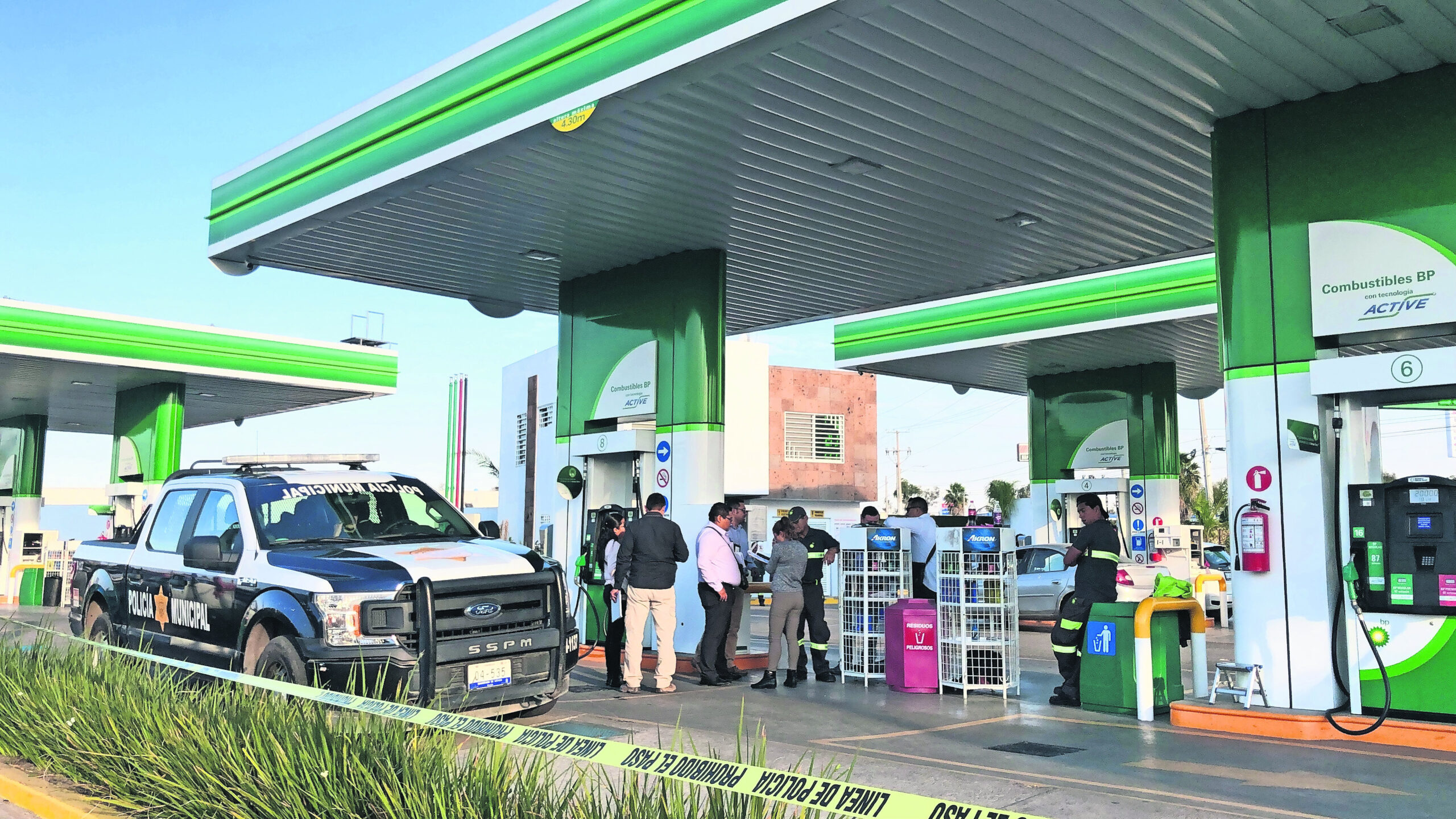 Encañonan y asaltan a despachadora de gasolina, en Querétaro