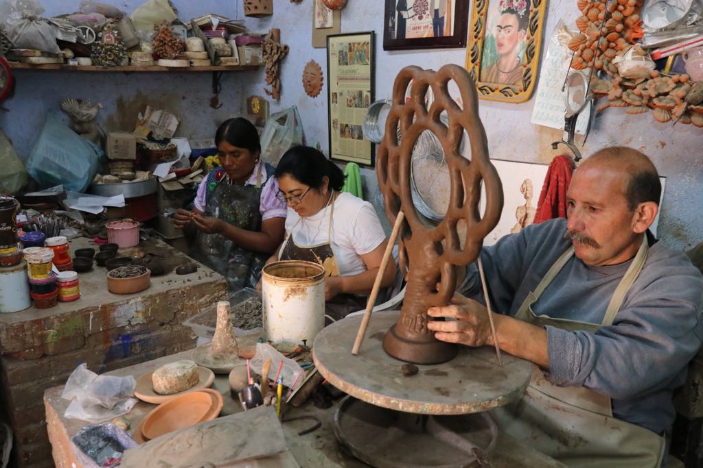 ENRIQUECEN ARTESANOS MEXIQUENSES TÉCNICAS Y VISIÓN ARTÍSTICA CON SUS SIMILARES DE OAXACA Y CHIHUAHUA