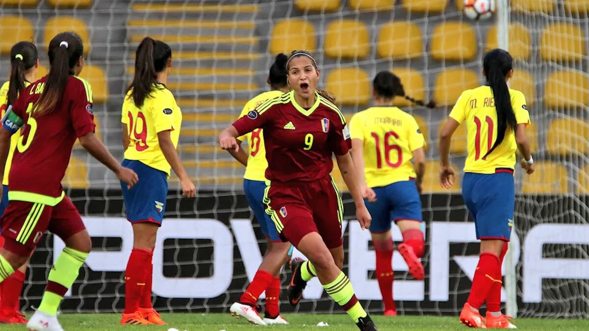 Espectacular gol de tiro libre de Deyna Castellanos en la Copa América femenina