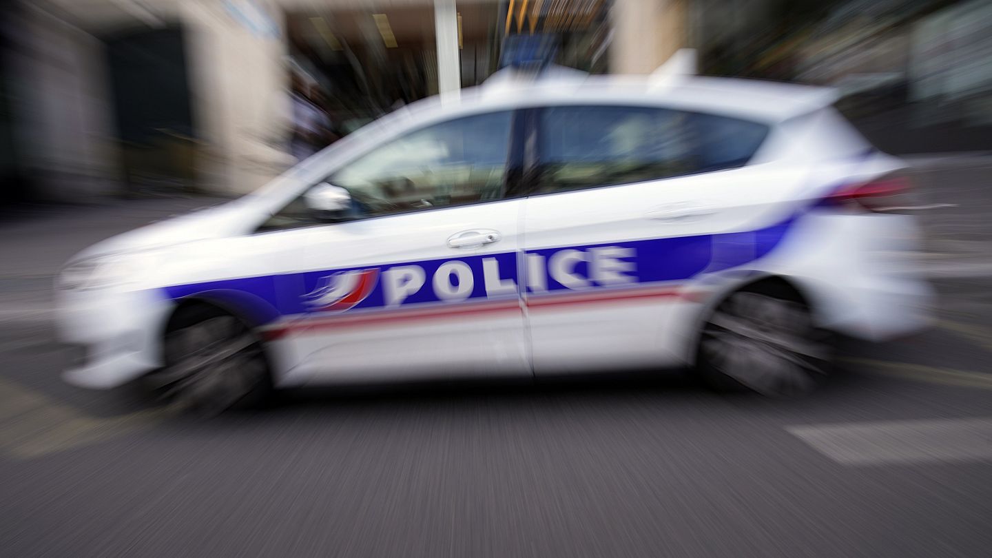 Francia en alerta máxima: El terrorismo islamista golpea de nuevo tras el asesinato de un profesor de secundaria