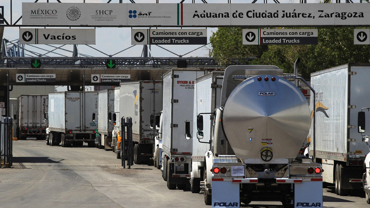Frenadas en la frontera El impacto de las revisiones en el comercio México Estados Unidos |