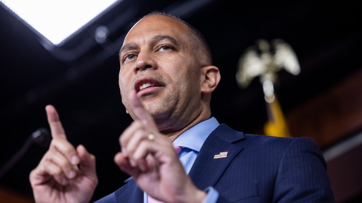 Hakeem Jeffries es elegido como candidato demócrata para presidente de la Cámara Baja de EEUU |