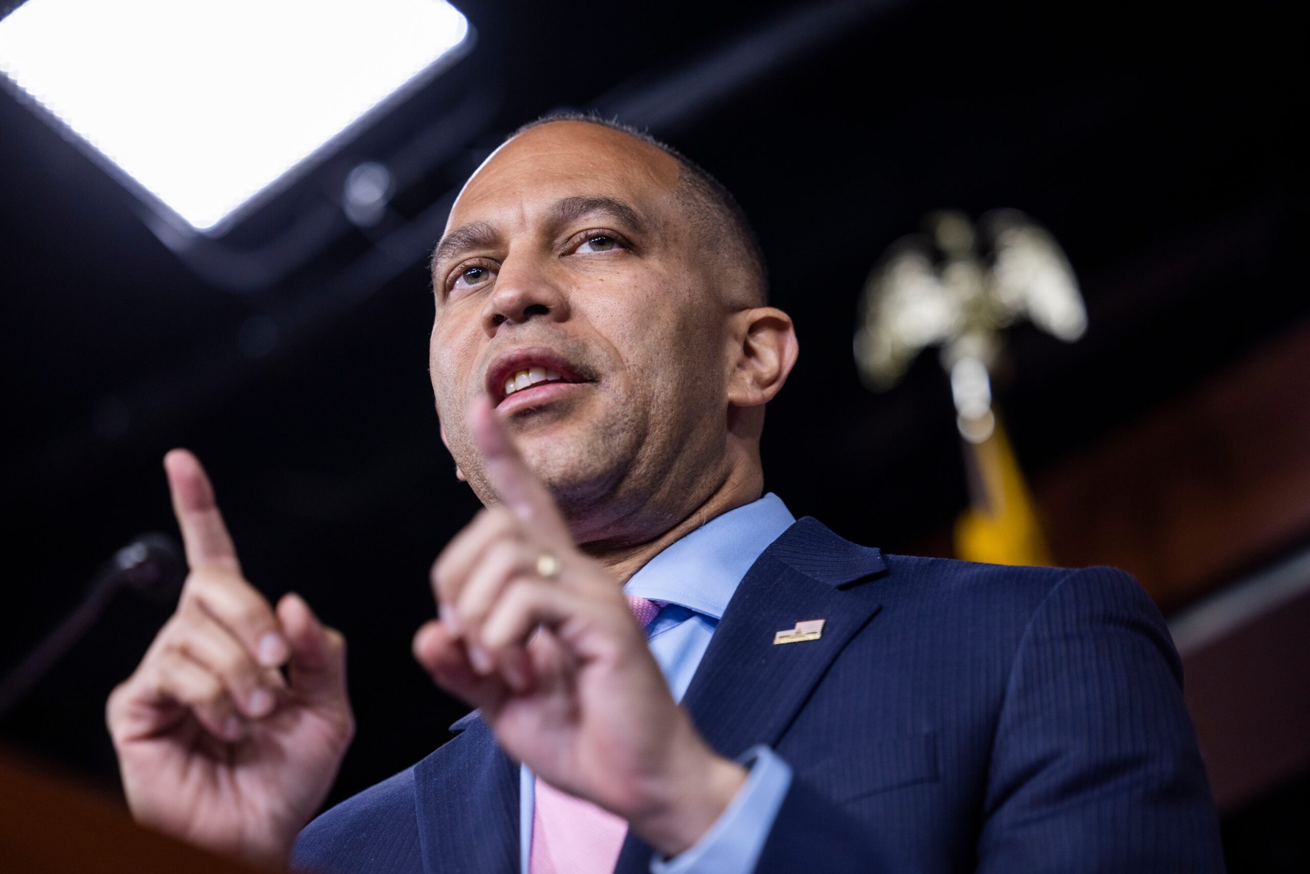 Hakeem Jeffries es elegido como candidato demócrata para presidente de la Cámara Baja de EE.UU.