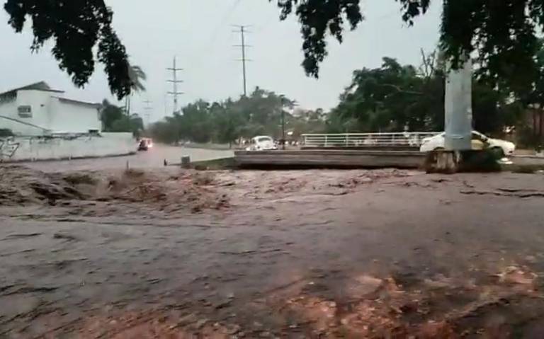 Inundaciones severas en Puerto Vallarta tras el desbordamiento de varios ríos