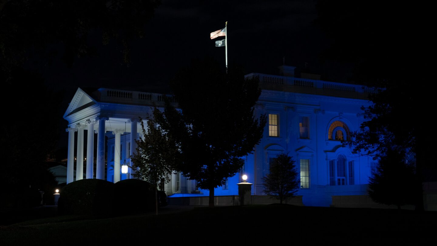 La Casa Blanca se ilumina en solidaridad con Israel El apoyo inquebrantable de Estados Unidos |