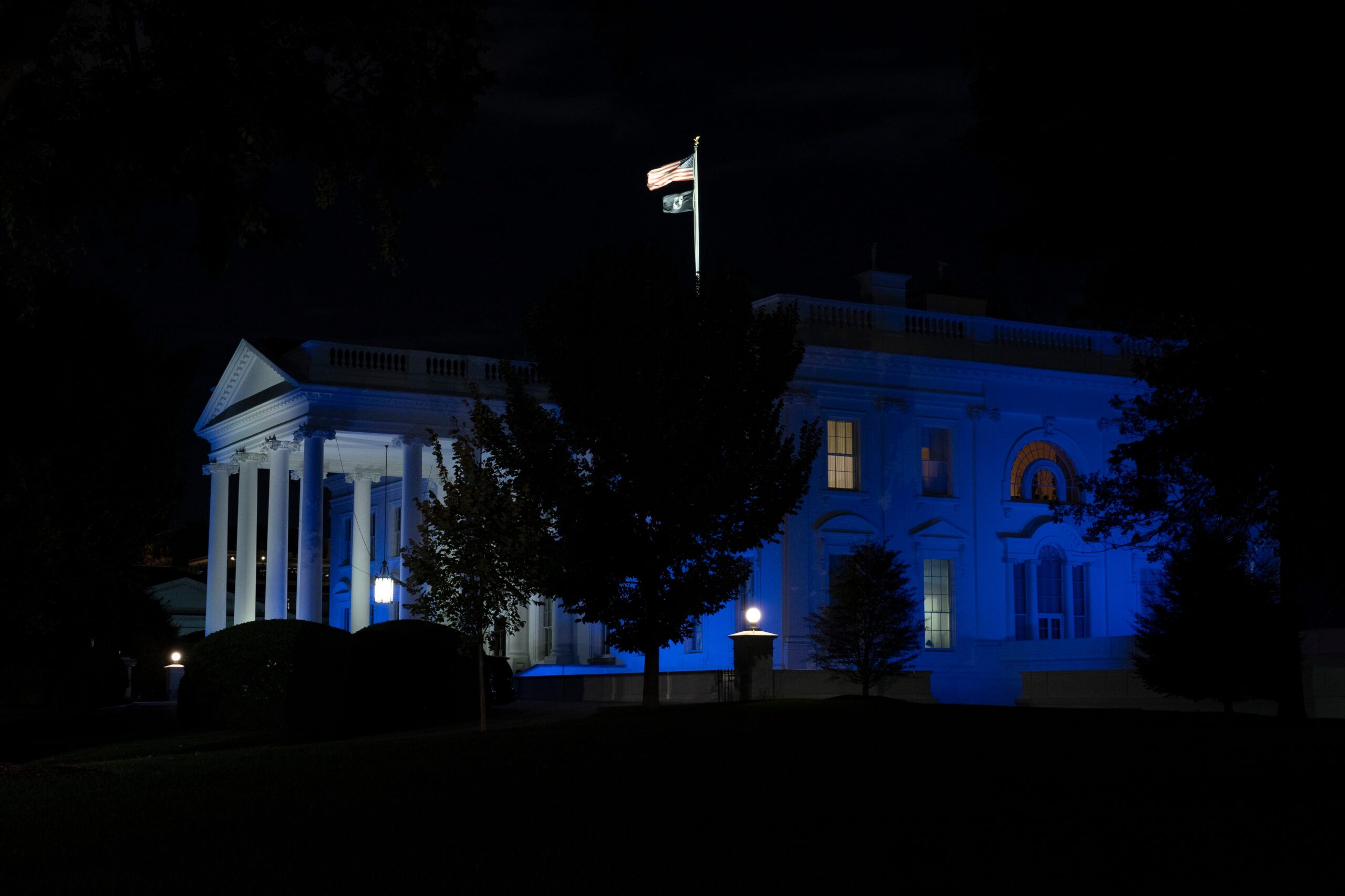 La Casa Blanca se ilumina en solidaridad con Israel: El apoyo inquebrantable de Estados Unidos