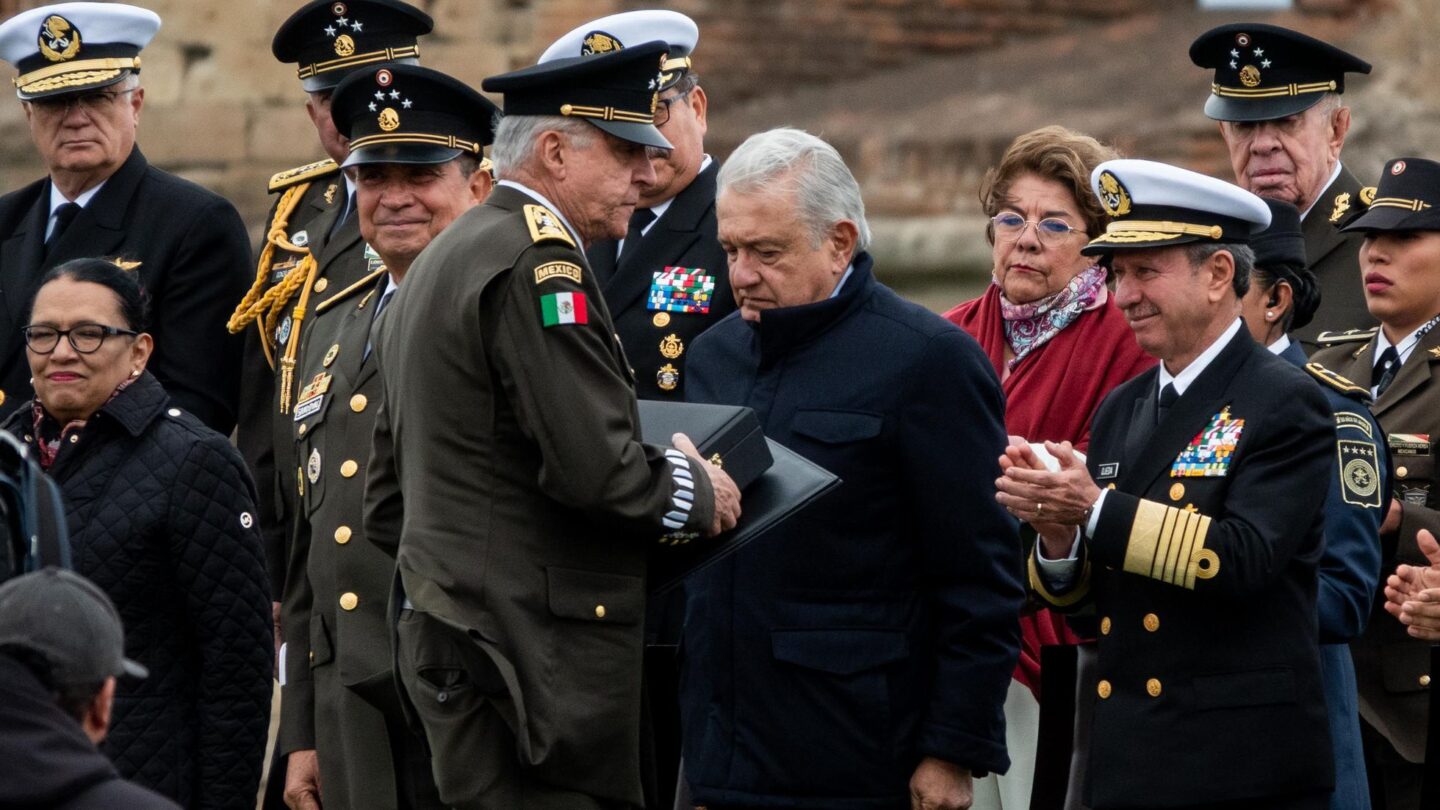 La sorprendente transformación de AMLO y Cienfuegos del juicio sumario al reconocimiento |
