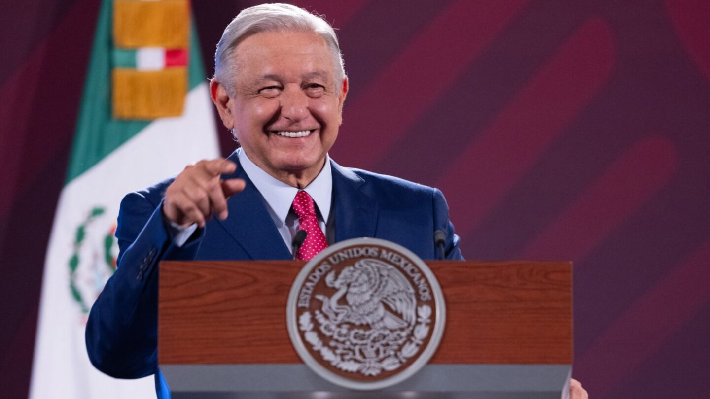 La transformación de AMLO Del pasaporte olvidado a la gira de despedida internacional |