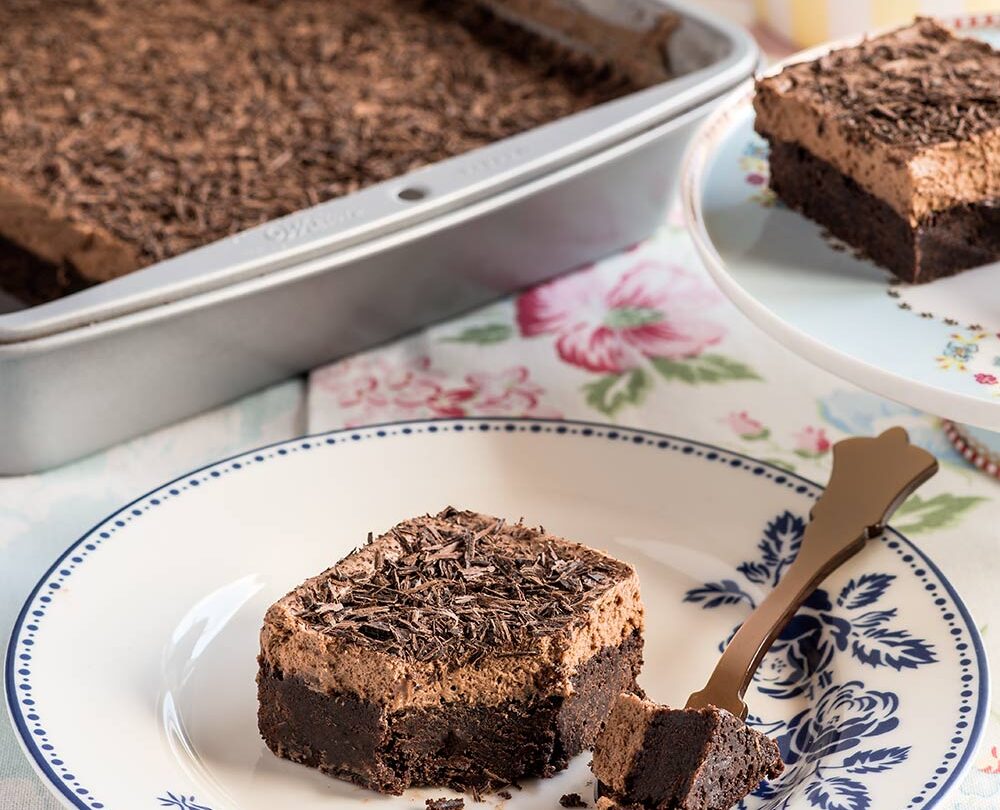Pastel de mousse de chocolate con base de brownie |