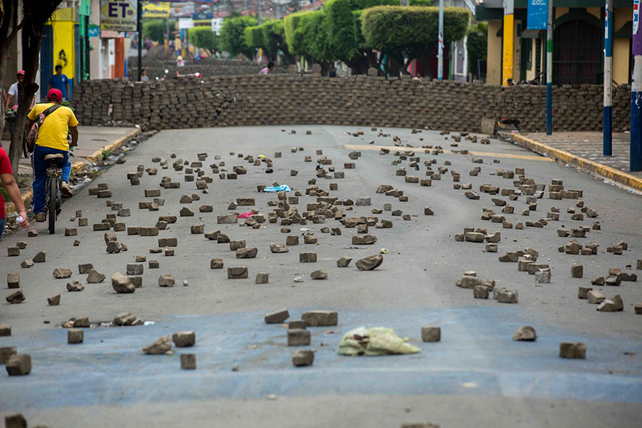 Policía de Nicaragua libera una localidad asediada por grupos violentos