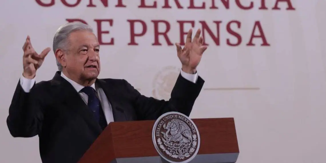 Presidencia desafía al INE y mantiene posdata polémica de AMLO en sus conferencias