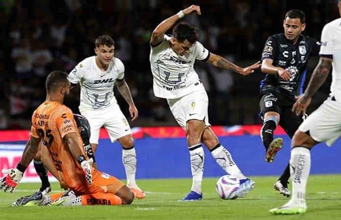 Pumas arrolla a Gallos Blancos en el estadio Olímpico Universitario