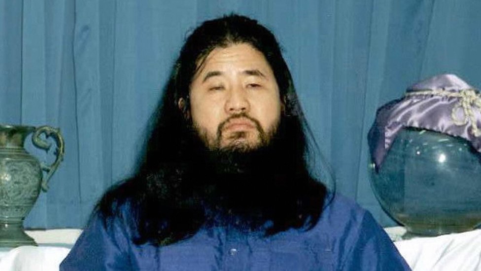 Quién era Shoko Asahara, el enigmático líder de un culto religioso japonés ejecutado por el ataque con gas sarín en Tokio