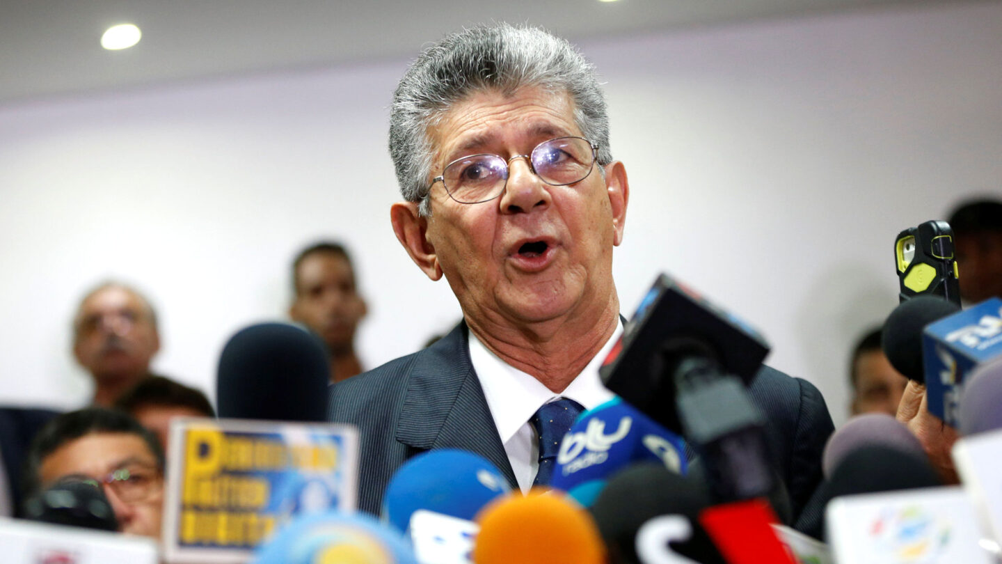 Sólo uno de dos partidos opositores venezolanos reunió las firmas para reinscribirse en las elecciones presidenciales |
