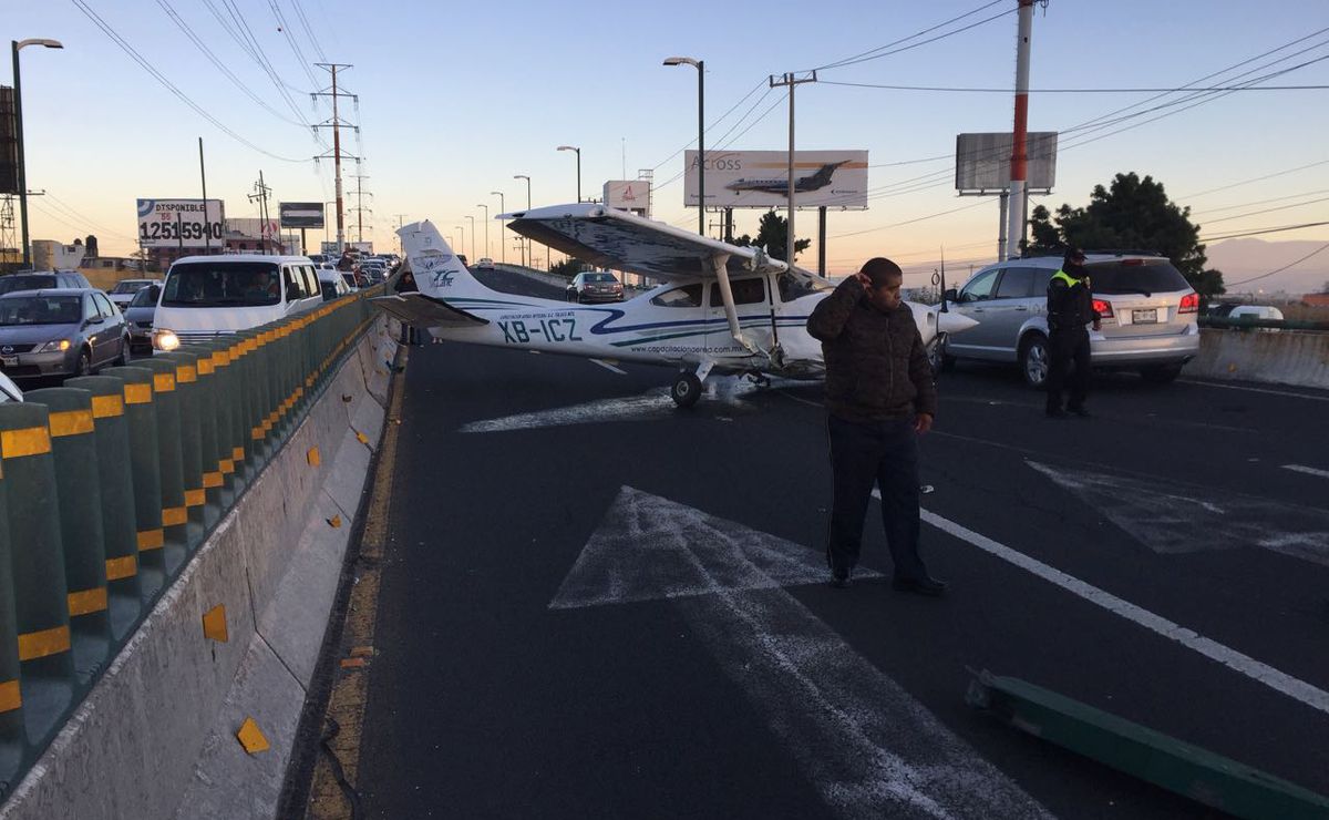 TARJETA INFORMATIVA ATERRIZA DE EMERGENCIA AVIONETA CERCA DE AEROPUERTO DE TOLUCA