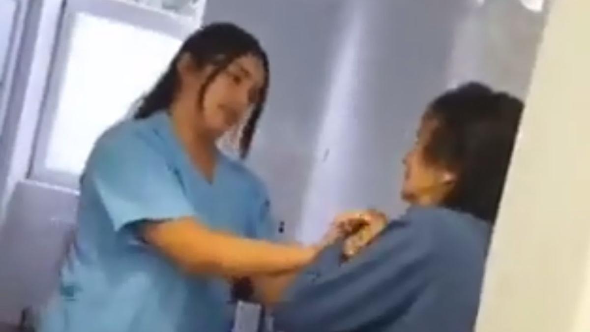 VIDEO: Mujer con alzheimer es atada a una puerta