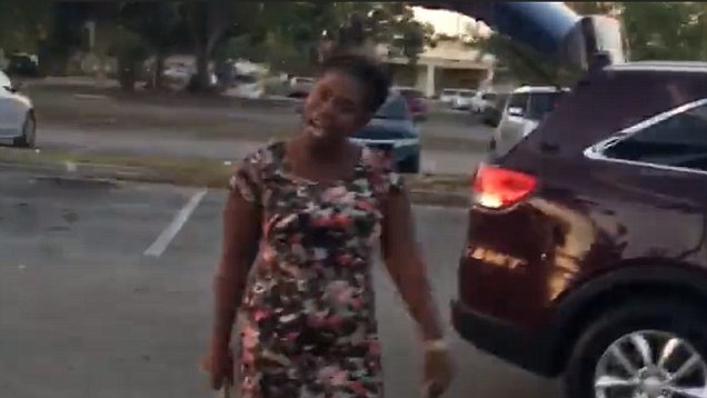 VIDEO: Mujer es golpeada con un bat en un acto de 'road rage'