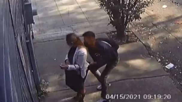 VIDEO: Registran agresión sexual contra una mujer en la calle